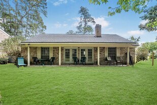 635 Chapel Hill Dr in Conroe, TX - Building Photo