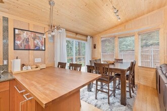 100 Ski Trails Rd in Mammoth Lakes, CA - Building Photo - Building Photo