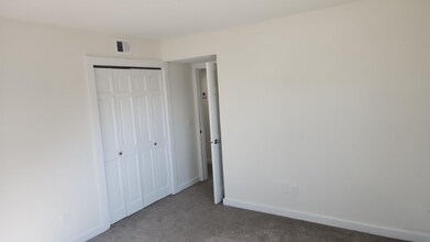 1336 Camden Way in Waukesha, WI - Building Photo - Building Photo