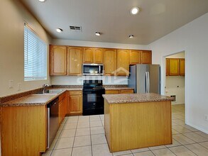 14860 N 174th Dr in Surprise, AZ - Foto de edificio - Building Photo