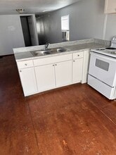 208 Spruce St in Mary Esther, FL - Building Photo - Building Photo