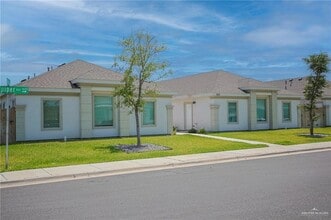 5601 Sandpiper Ave, Unit 2 in McAllen, TX - Building Photo - Building Photo