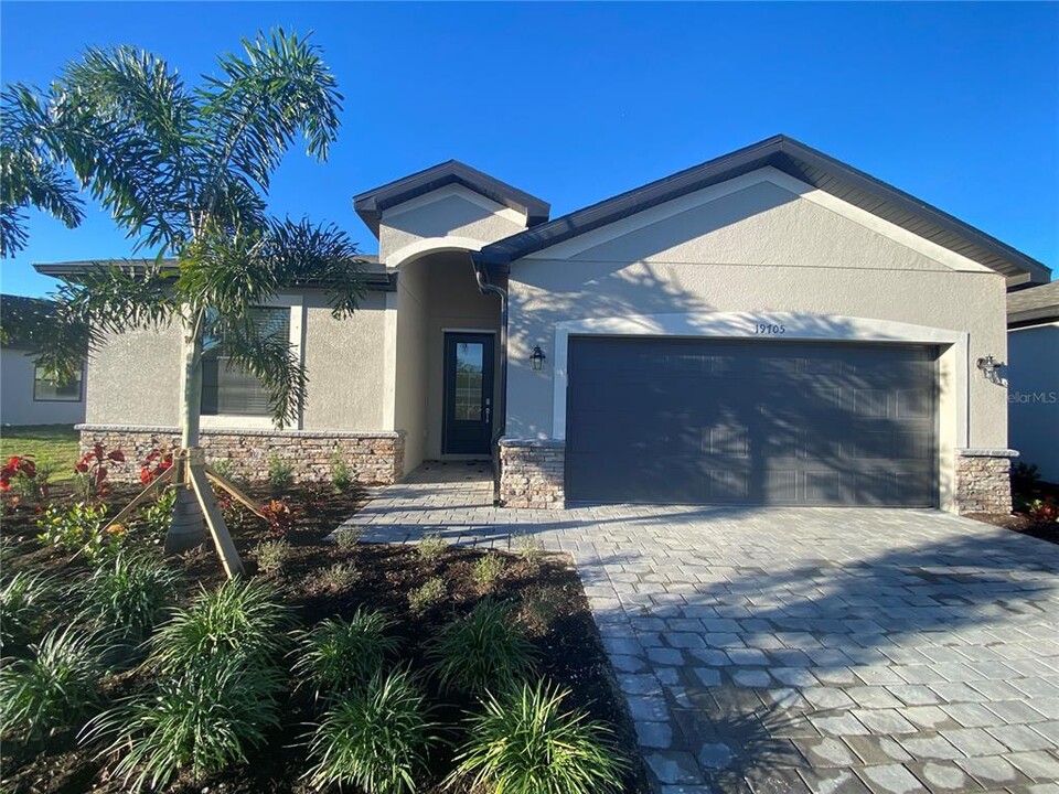 19705 Fishhawk Trl in Venice, FL - Building Photo