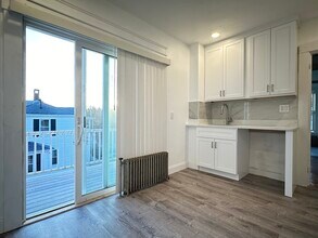 38 Pond St in Natick, MA - Building Photo - Building Photo