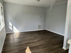 1250 Lakeview Dr in DeLand, FL - Building Photo - Building Photo