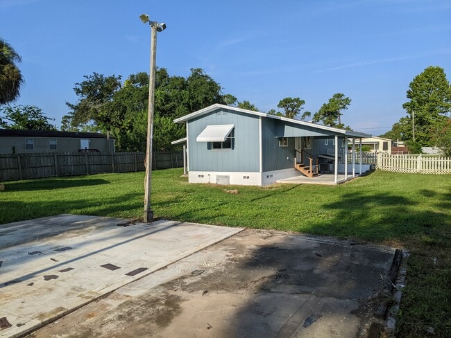 367 Beehive Dr in Oak Hill, FL - Building Photo - Building Photo