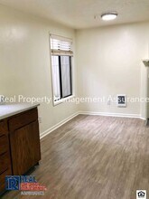 7081 SW Montauk Cir in Lake Oswego, OR - Building Photo - Building Photo