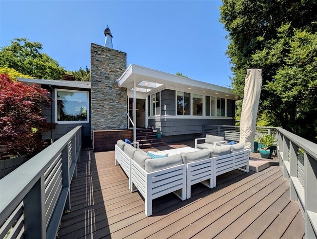 property at 10 Idalia Ct
