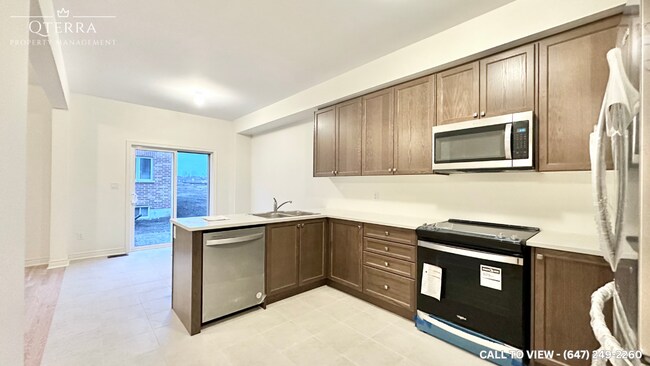 1-643 Fleetwood Dr in Oshawa, ON - Building Photo - Building Photo