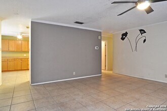 7318 Corian Park Dr in San Antonio, TX - Foto de edificio - Building Photo