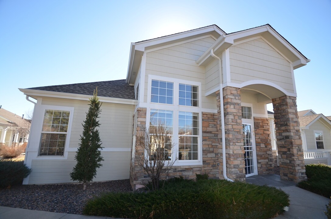 8300 Fairmount Dr-Unit -F-104 in Denver, CO - Foto de edificio