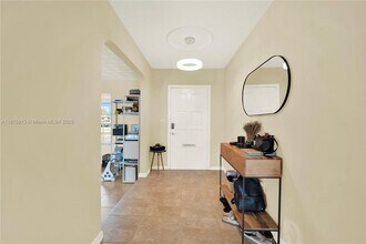 15425 Palmetto Lake Dr in Miami, FL - Building Photo - Building Photo