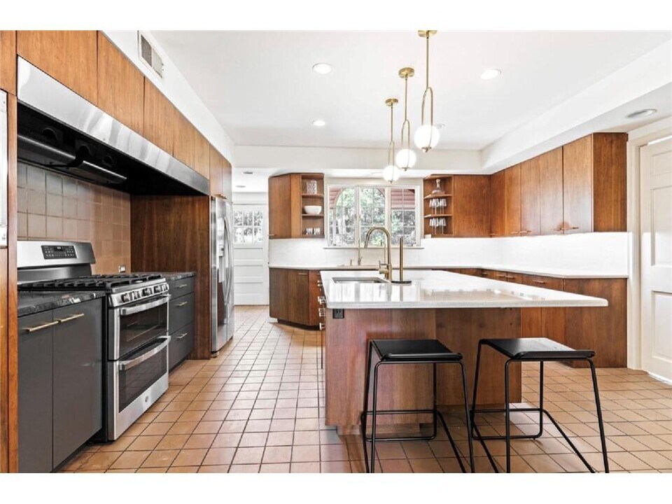 2730 Glenhurst Ave in Minneapolis, MN - Building Photo