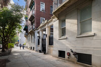 DeRenne Plaza Condominiums in Savannah, GA - Foto de edificio - Building Photo