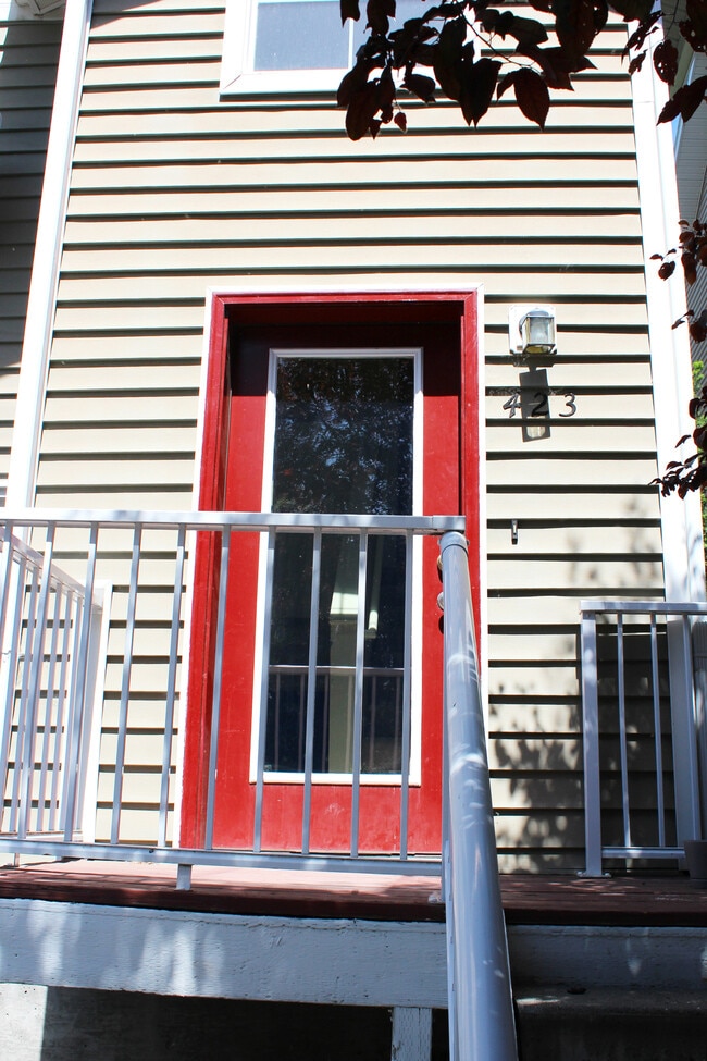 423 NE Morton St in Pullman, WA - Foto de edificio - Building Photo