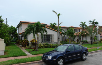 330 Madeira Ave in Coral Gables, FL - Building Photo - Building Photo