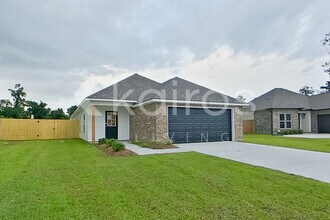 13769 Pinyon Dr in Denham Springs, LA - Building Photo - Building Photo