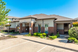 Hutchins Gateway Apartments in Hutchins, TX - Foto de edificio - Building Photo
