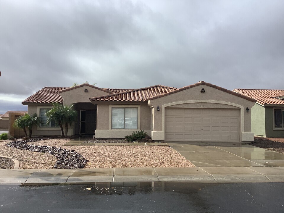 14905 W Lisbon Ln in Surprise, AZ - Building Photo