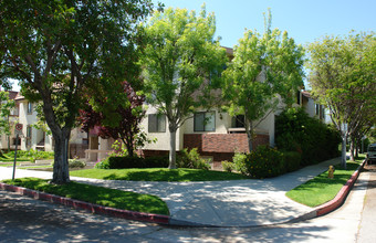 601 W Lexington Dr in Glendale, CA - Foto de edificio - Building Photo