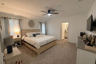 5242 Rothwell Hts Dr in Spring, TX - Foto de edificio - Building Photo