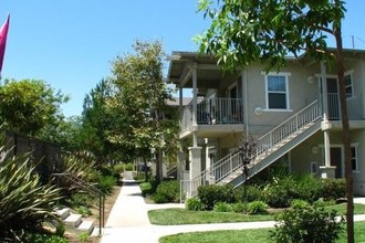 The Vintage Apartments in Corona, CA - Foto de edificio - Building Photo