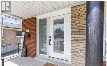 24 Hucknall Rd in Toronto, ON - Building Photo - Building Photo