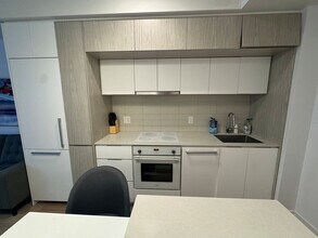 1170 Rue Saint-Antoine O in Montréal, QC - Building Photo - Building Photo