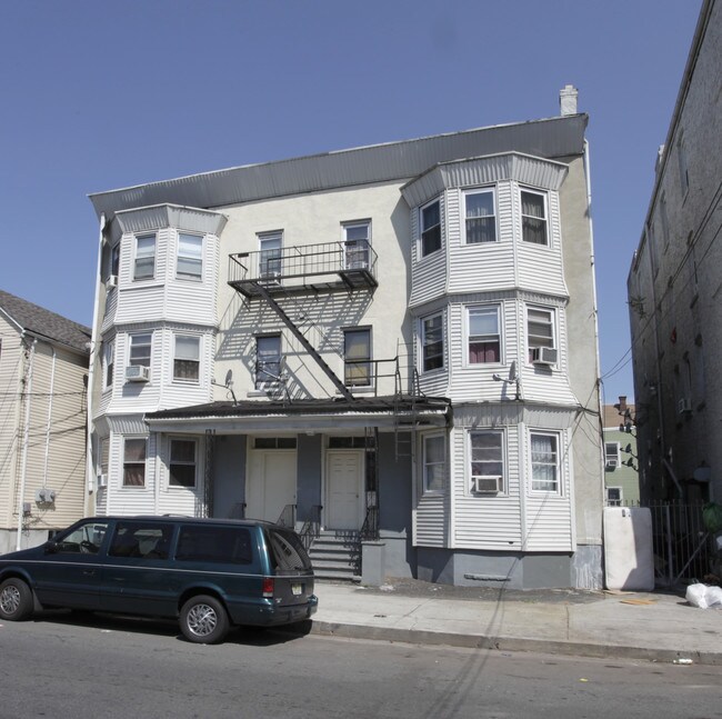 48 6th St in Elizabeth, NJ - Building Photo - Building Photo