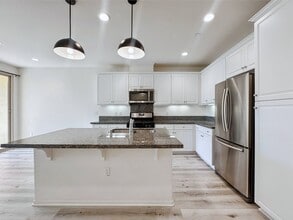 3180 E Yountville Dr in Ontario, CA - Foto de edificio - Building Photo