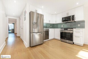 9 1st St, Unit 1 in Brooklyn, NY - Building Photo