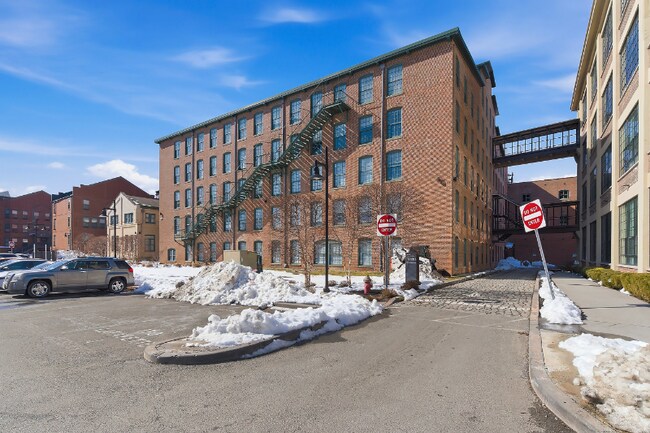 160 Lafayette St, Unit 105 in Jersey City, NJ - Foto de edificio - Building Photo