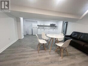 67 Dennett Dr in Toronto, ON - Building Photo - Building Photo