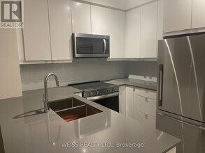 3260 Sheppard Ave E in Toronto, ON - Building Photo - Building Photo