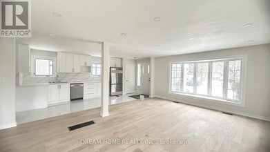 6 Clementine Square in Toronto, ON - Building Photo - Building Photo