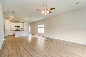 567 Dalloway St in Montgomery, TX - Building Photo - Building Photo