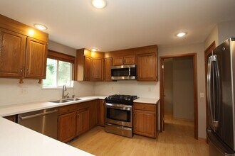 4155 West Lake Sammamish Pkwy NE in Redmond, WA - Building Photo - Building Photo