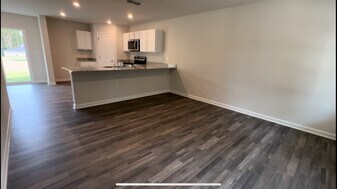 109 Dogwood Ln in Milner, GA - Building Photo