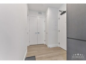 1342 Johnston Rd in White Rock, BC - Building Photo - Building Photo