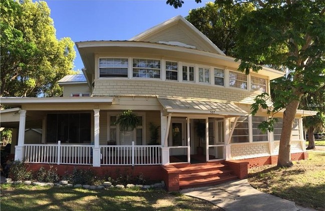 527 E Lemon Ave in Eustis, FL - Foto de edificio - Other
