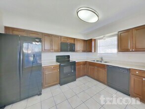 4615 Tealgate Dr in Spring, TX - Foto de edificio - Building Photo