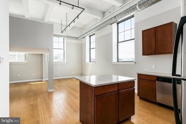 1637-39 Poplar St, Unit S2 in Philadelphia, PA - Foto de edificio - Building Photo