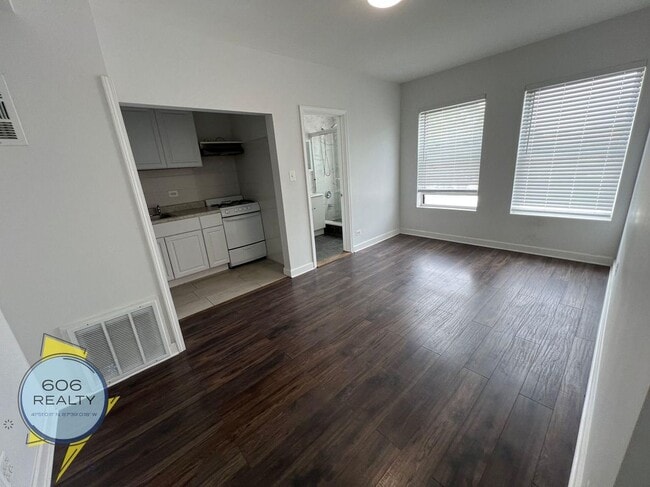 3420 W Irving Park Rd in Chicago, IL - Building Photo - Building Photo