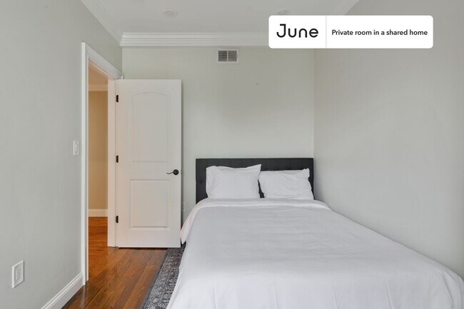 Private bedroom in 5 bed/1.5 bath Home in Boston, MA - Building Photo - Building Photo