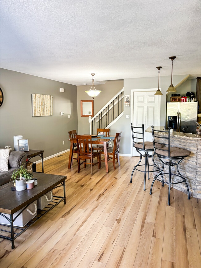 1030 68th St, Unit 7 in West Des Moines, IA - Foto de edificio - Building Photo