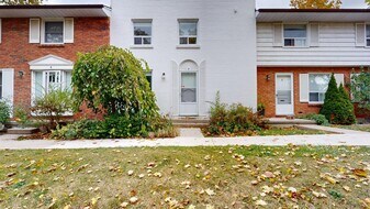 1220 Royal York Rd in London, ON - Building Photo