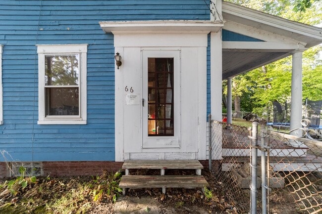 66 Lyford St in Laconia, NH - Building Photo - Building Photo
