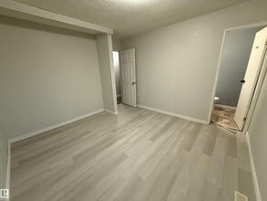 9607-9692 92 St in Fort Saskatchewan, AB - Building Photo - Building Photo