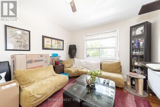 975 Broadview Ave in Toronto, ON - Building Photo - Building Photo