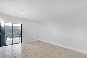 11630 SW 2nd St in Miami, FL - Foto de edificio - Building Photo